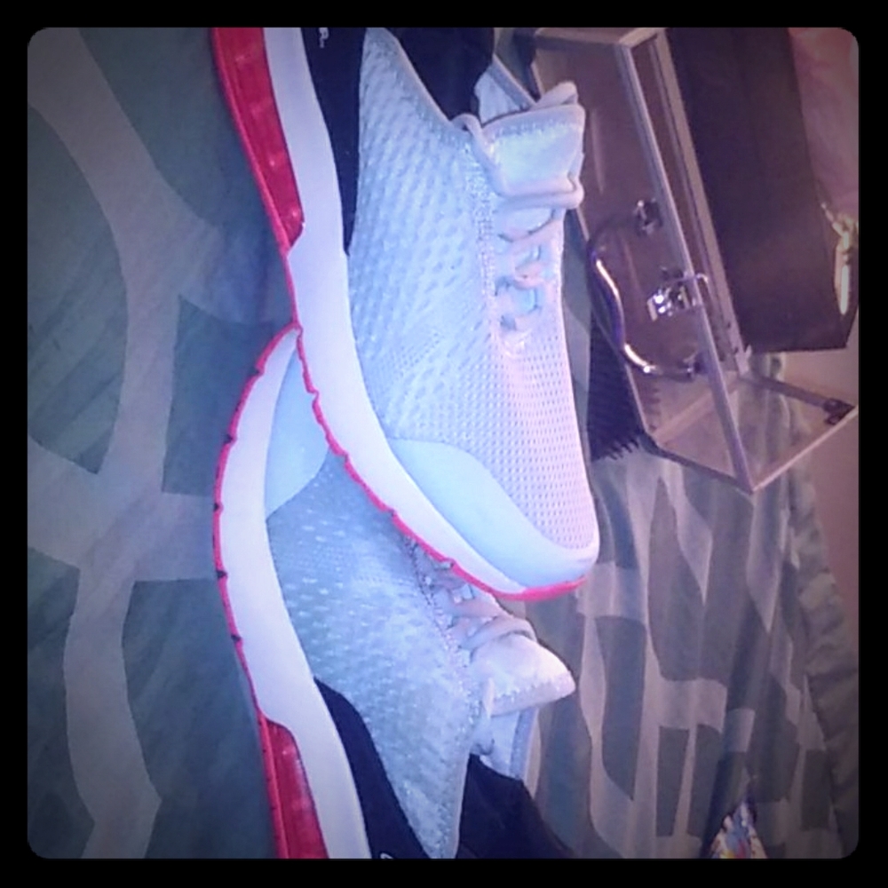 Avia girls sneakers